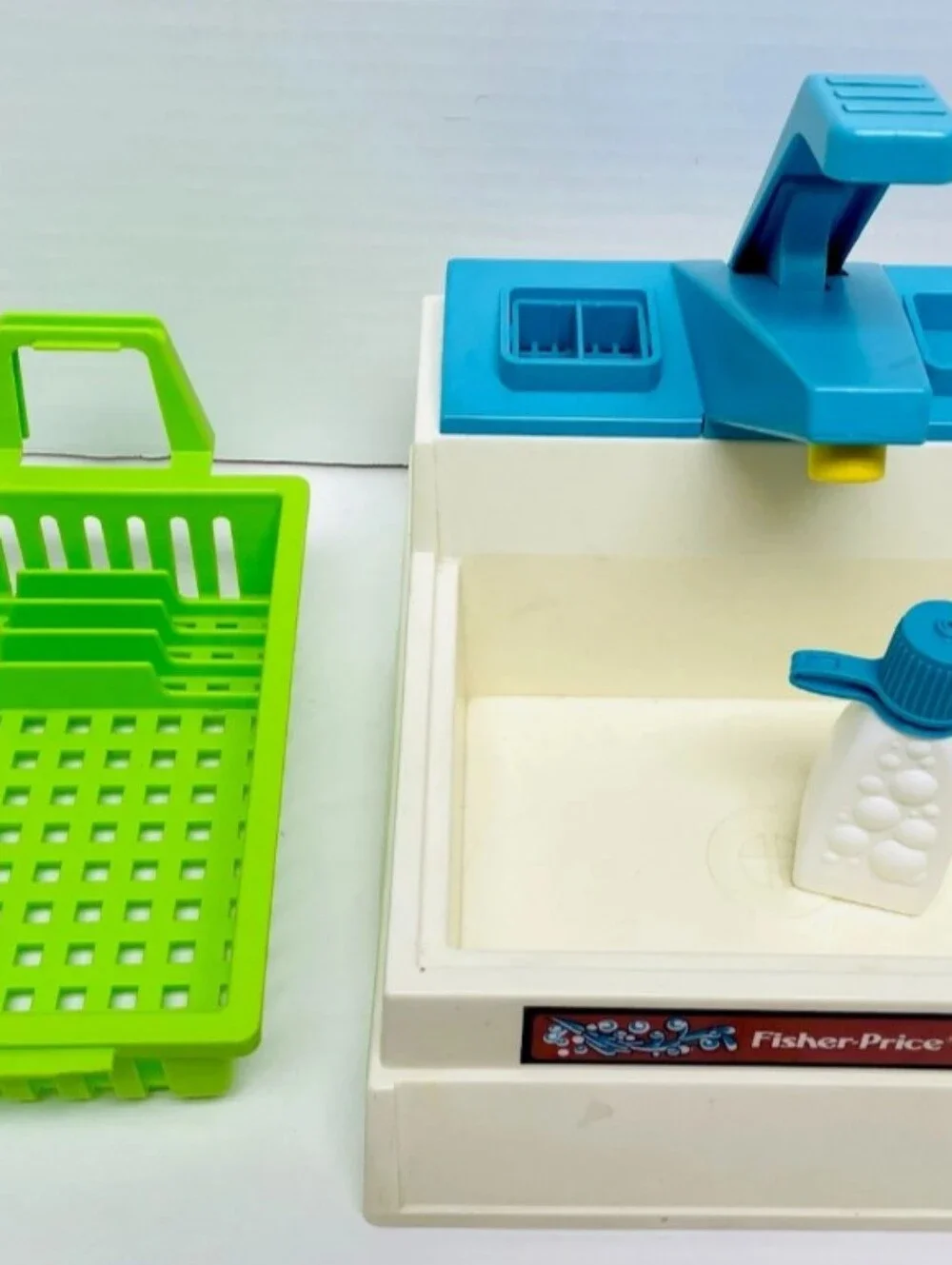 Vintage Fisher Price 1982 Fun with food Sink/Pumps Water
